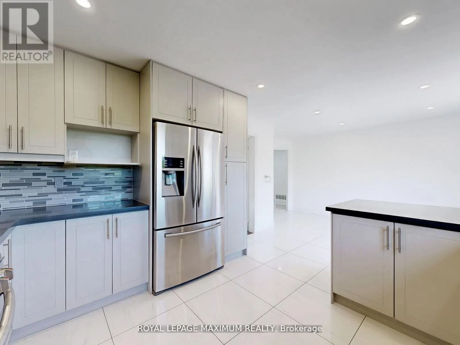 22 A WALTHAM CRESCENT