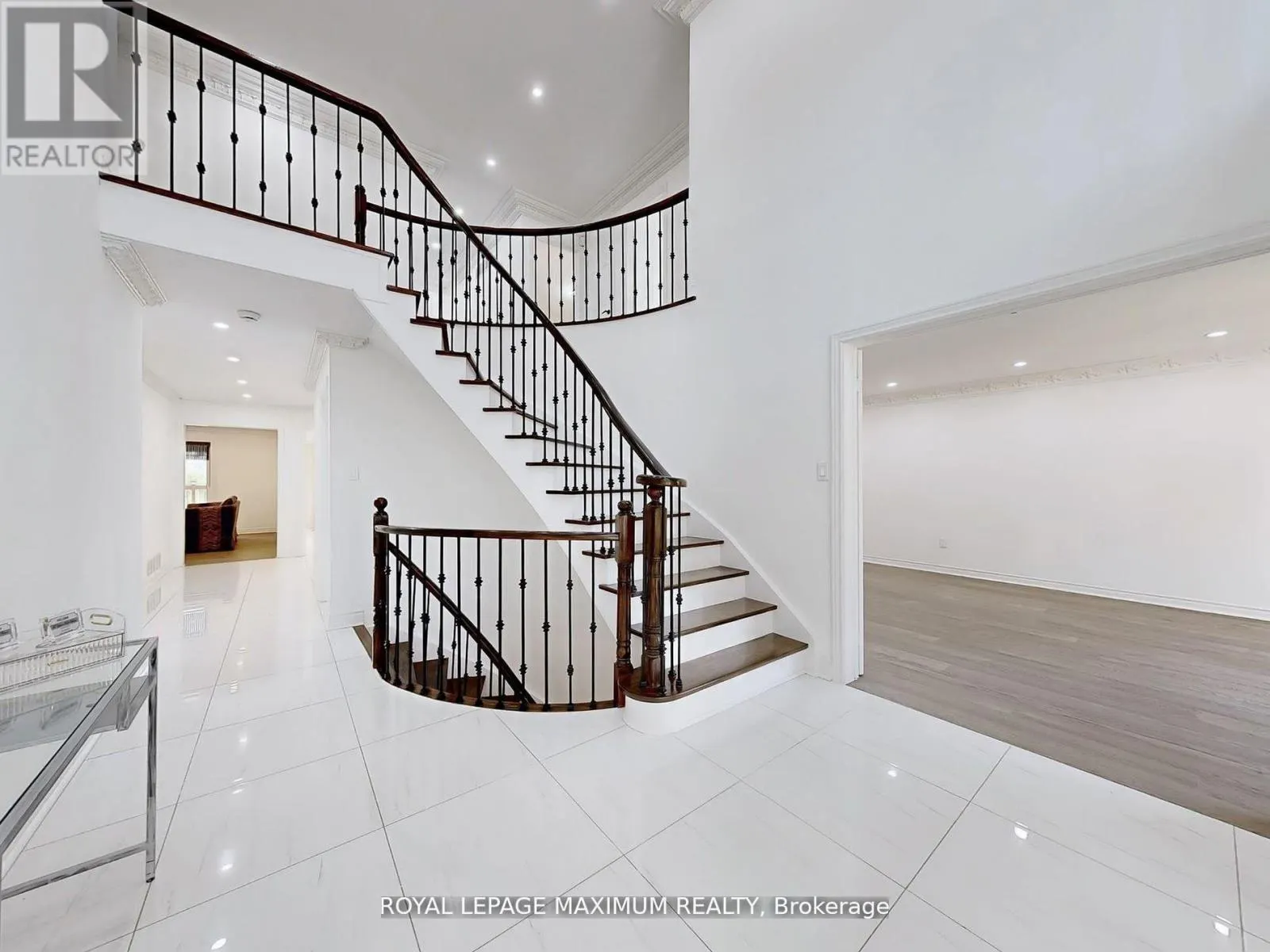 22 A WALTHAM CRESCENT