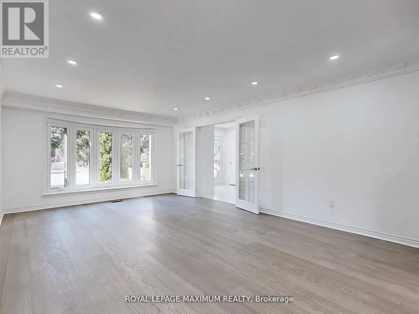 22 A WALTHAM CRESCENT