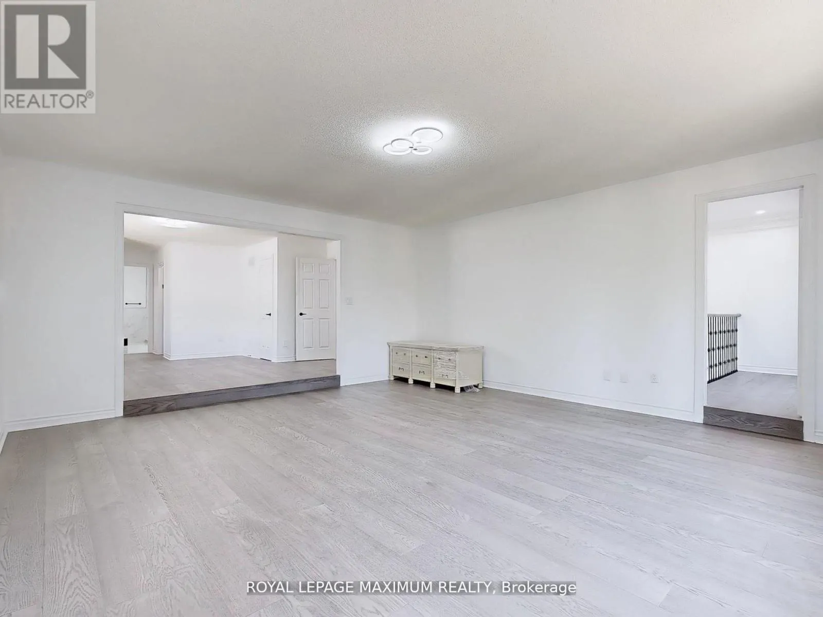 22 A WALTHAM CRESCENT