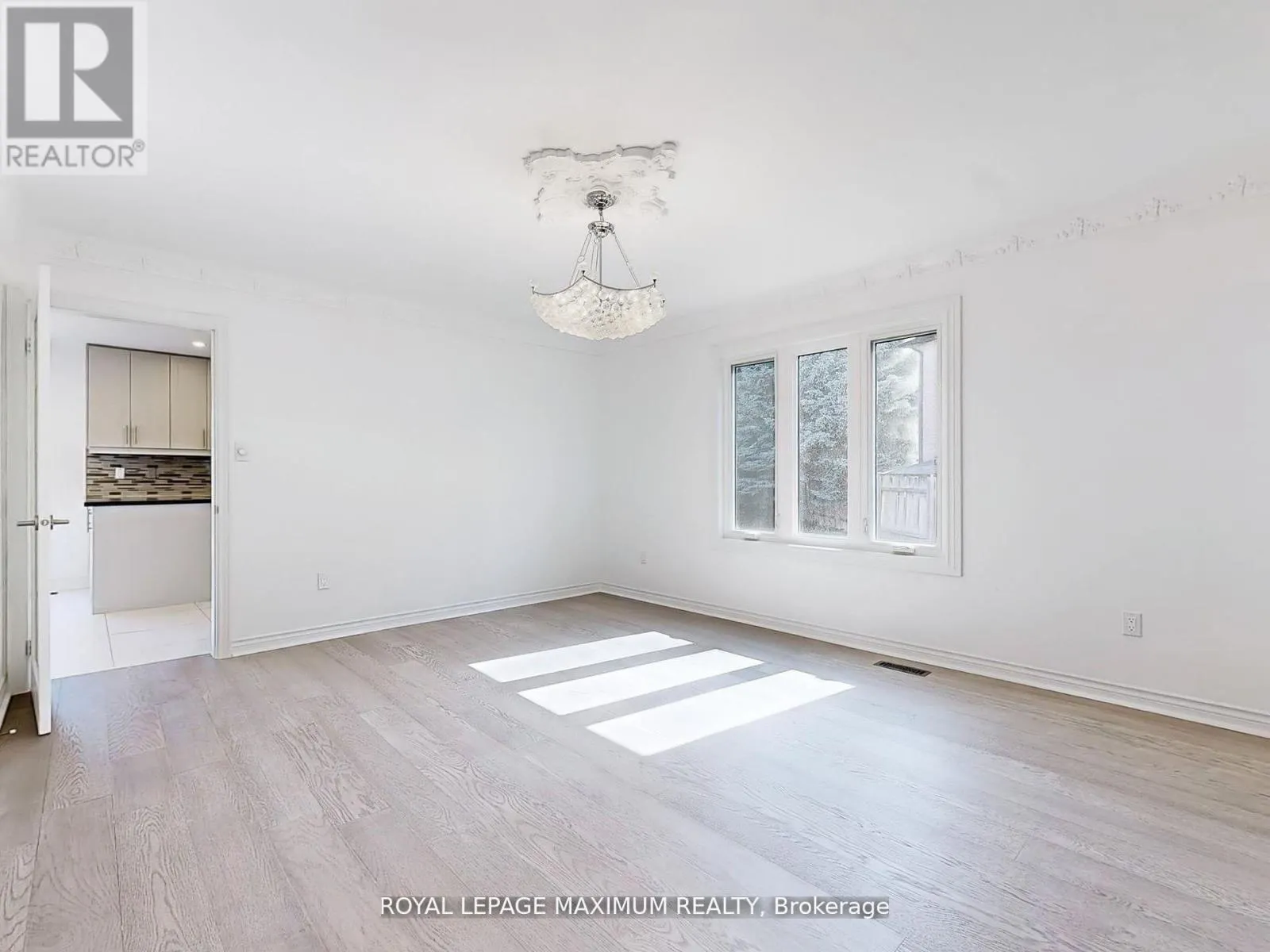 22 A WALTHAM CRESCENT