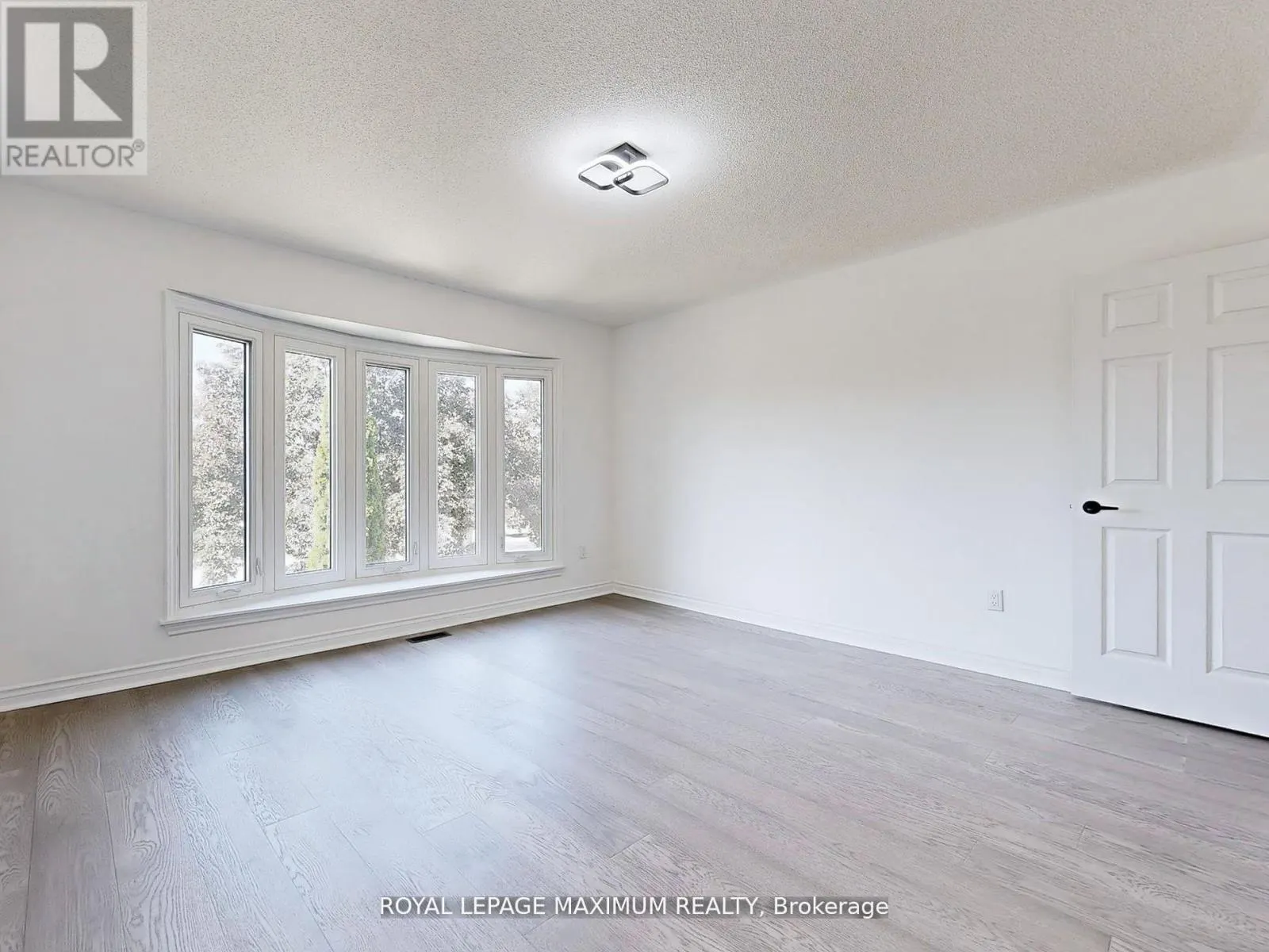 22 A WALTHAM CRESCENT