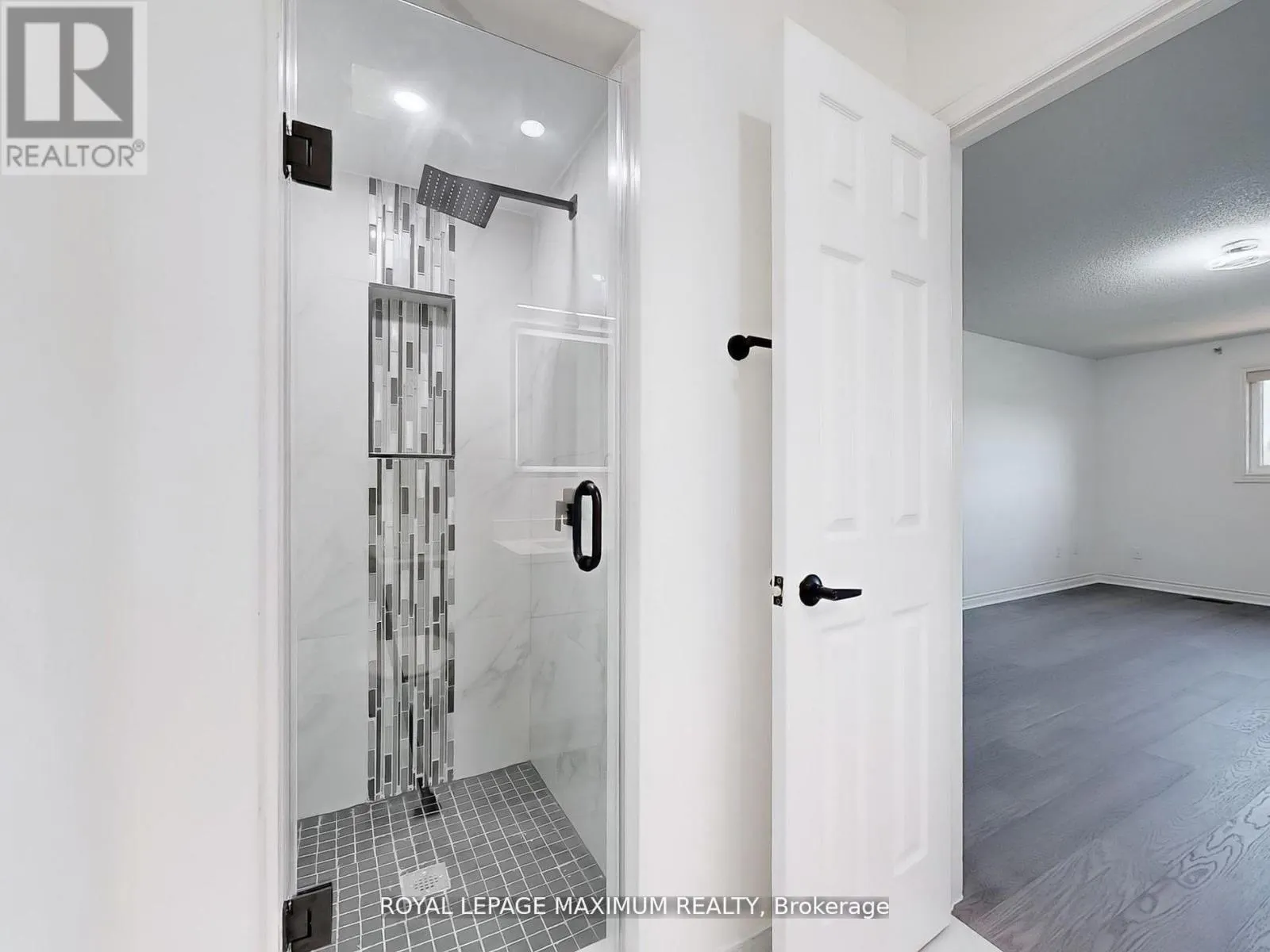 22 A WALTHAM CRESCENT