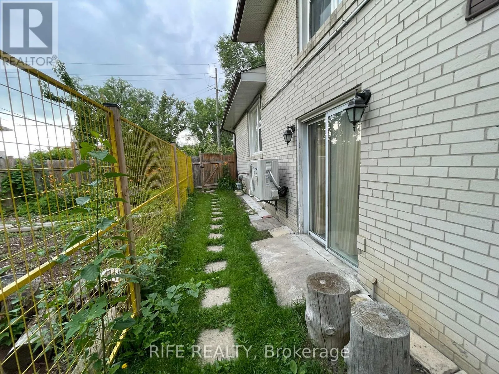 W/O BASEMENT - 239 CRESTWOOD ROAD