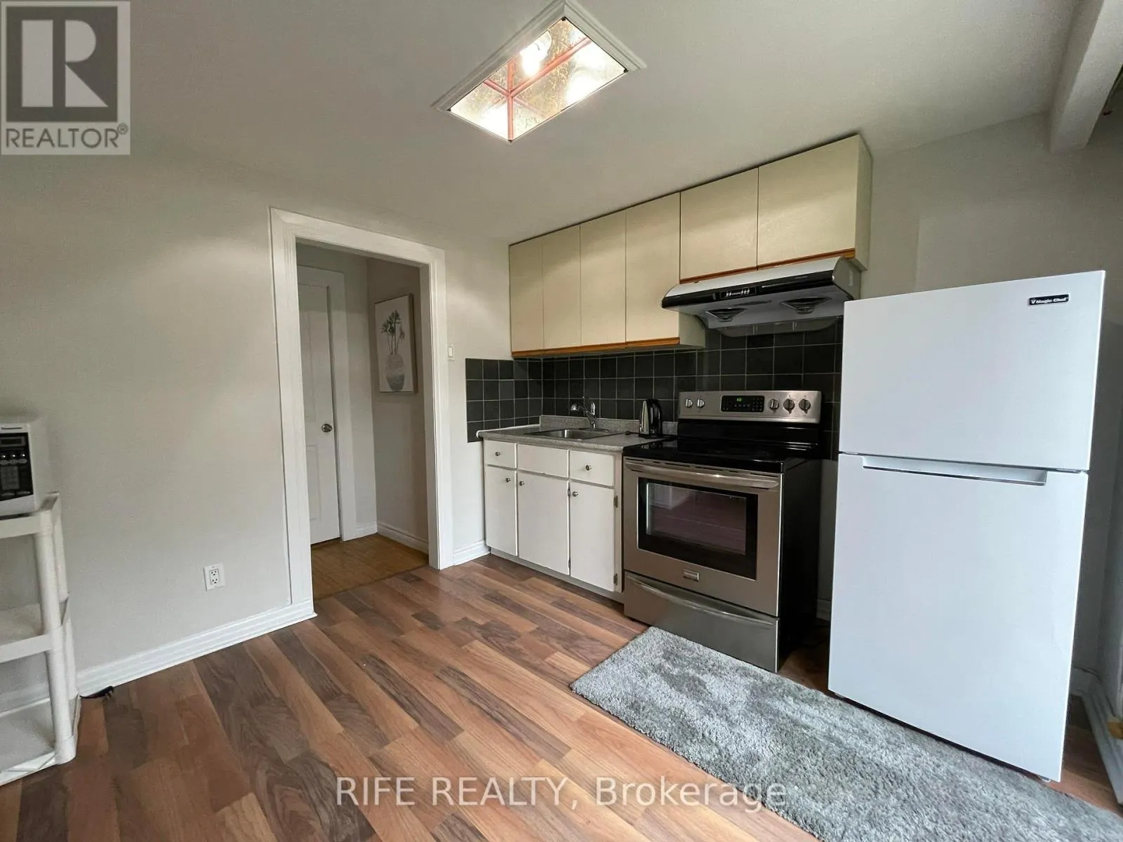 W/O BASEMENT - 239 CRESTWOOD ROAD