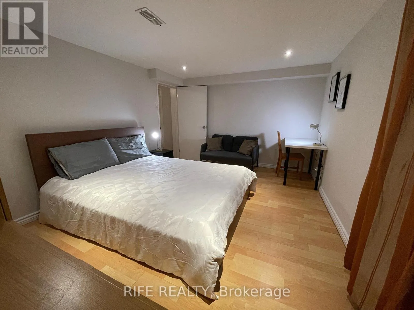 W/O BASEMENT - 239 CRESTWOOD ROAD