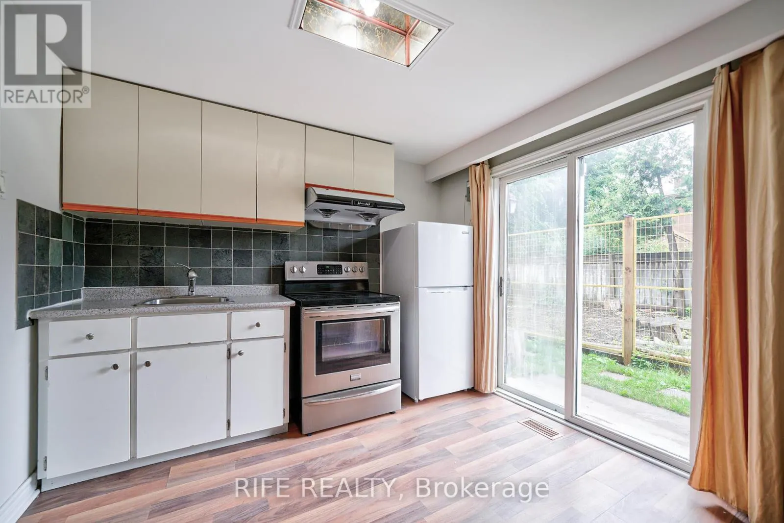 W/O BASEMENT - 239 CRESTWOOD ROAD