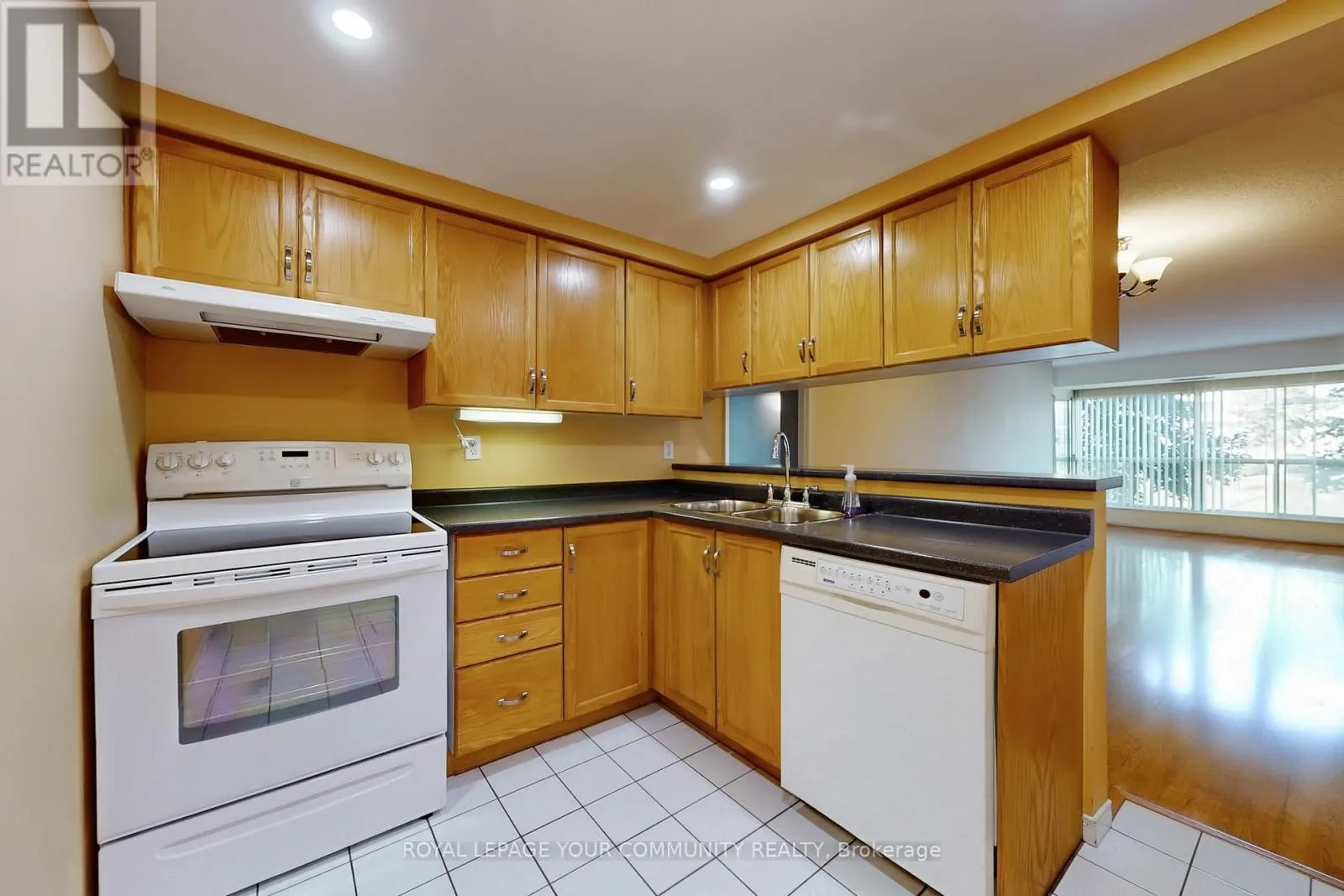 205 - 309 MAJOR MACKENZIE DRIVE