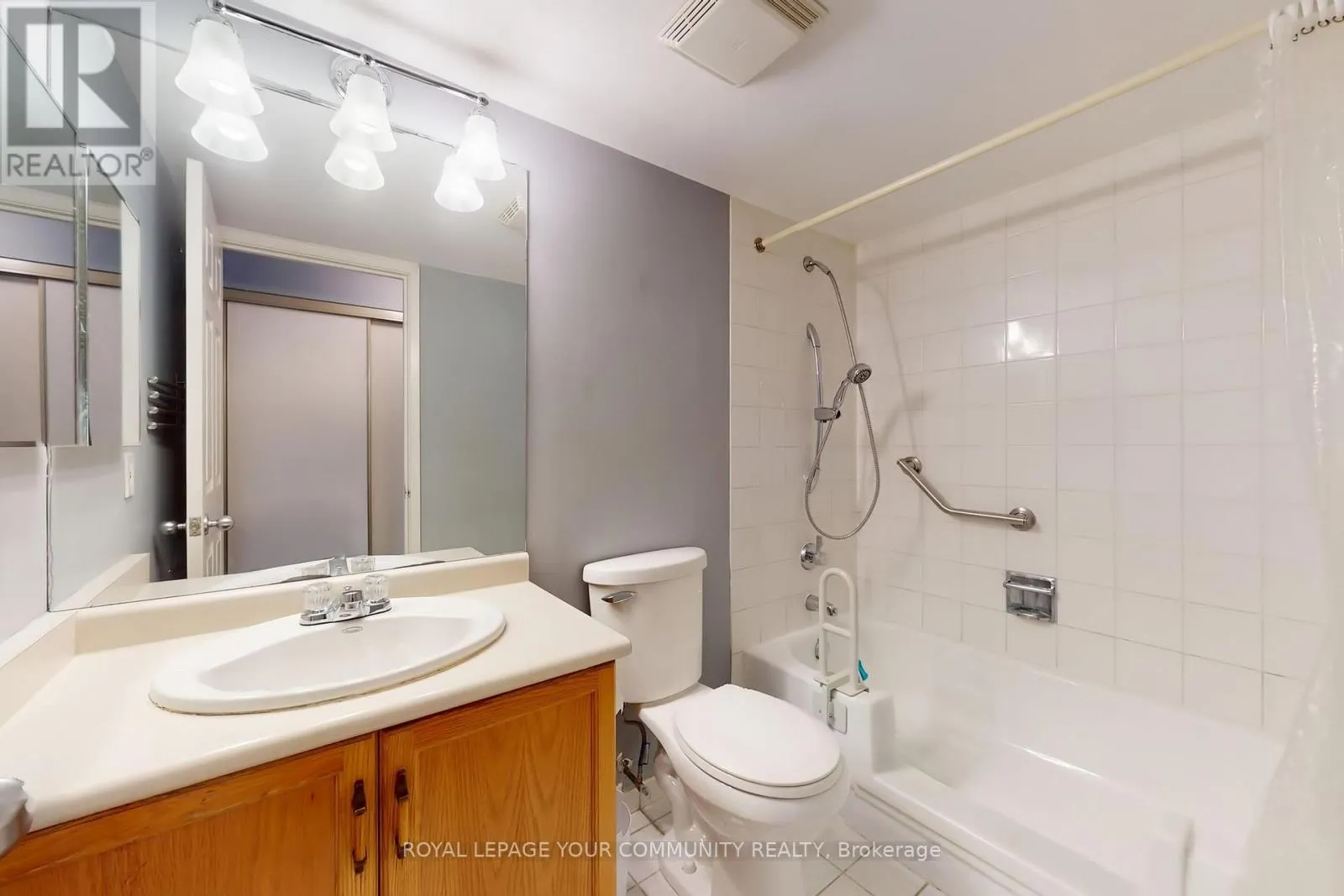 205 - 309 MAJOR MACKENZIE DRIVE