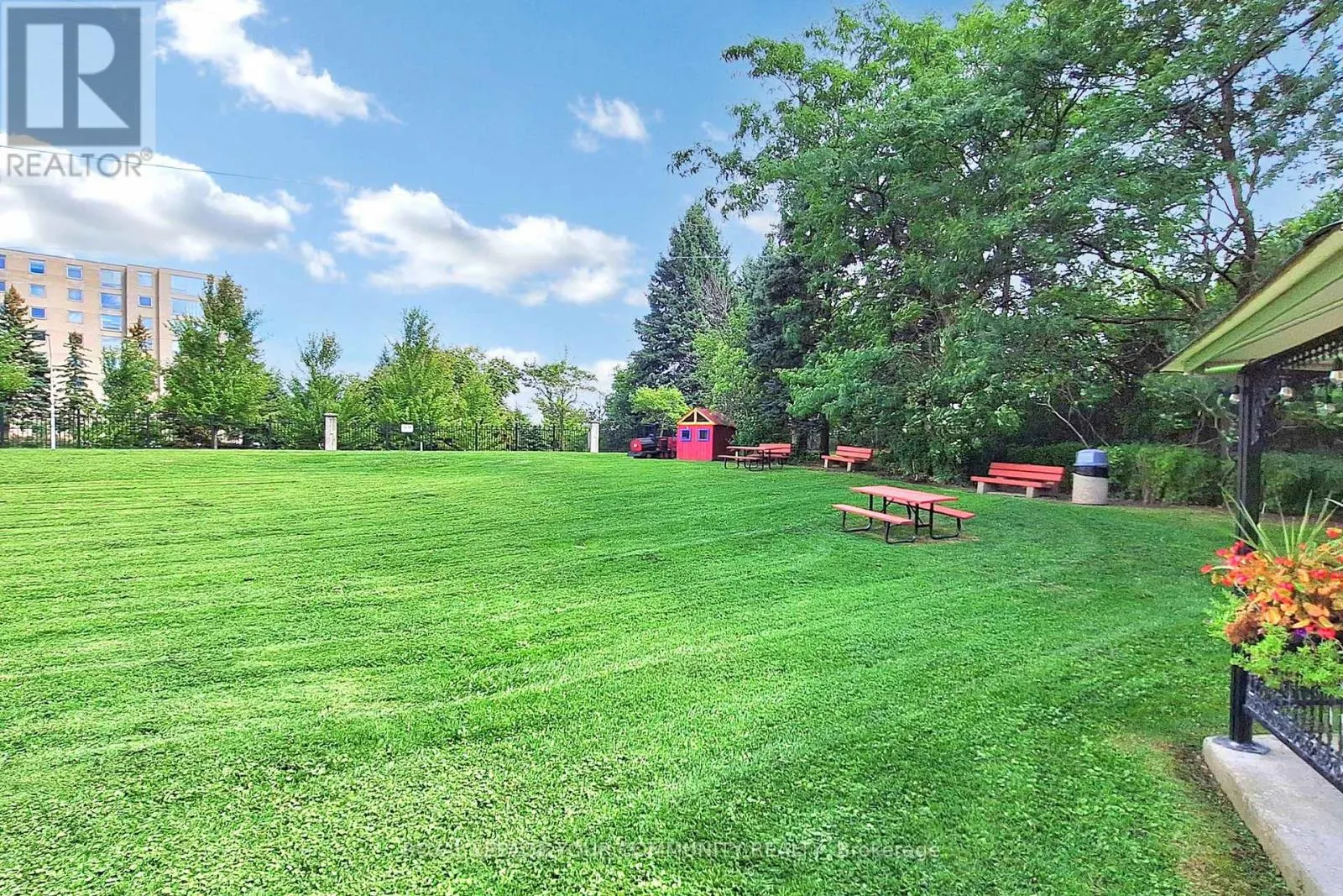 205 - 309 MAJOR MACKENZIE DRIVE