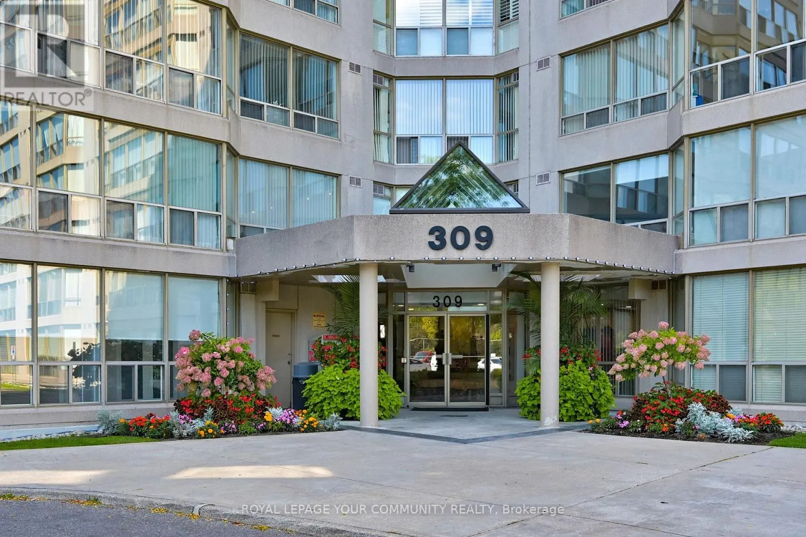 205 - 309 MAJOR MACKENZIE DRIVE