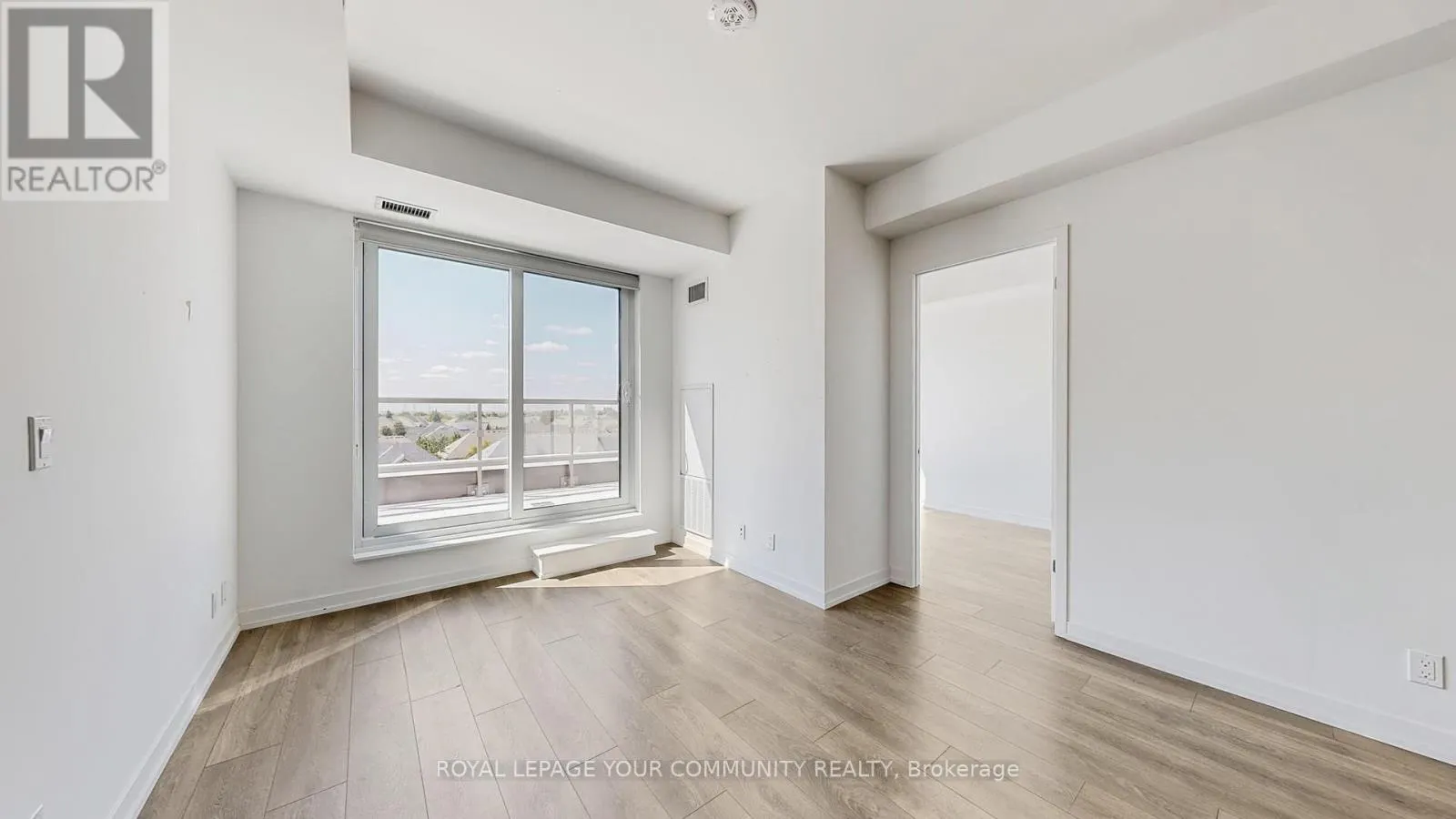 626 - 8 BEVERLEY GLEN BOULEVARD