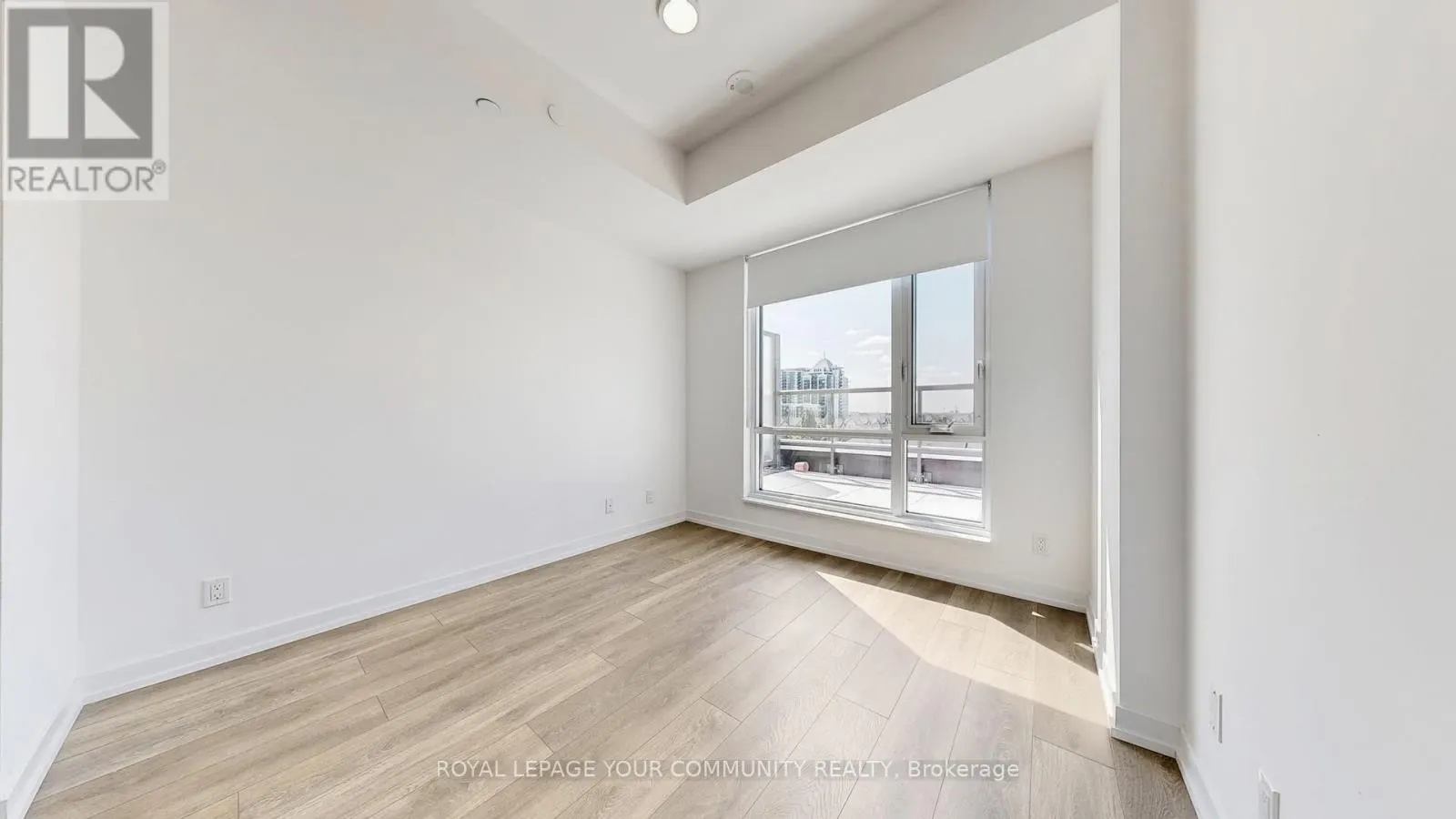 626 - 8 BEVERLEY GLEN BOULEVARD