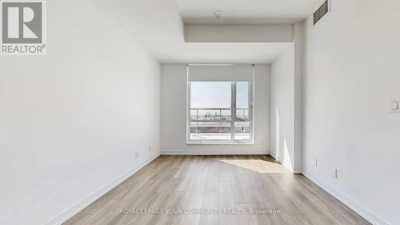 626 - 8 BEVERLEY GLEN BOULEVARD