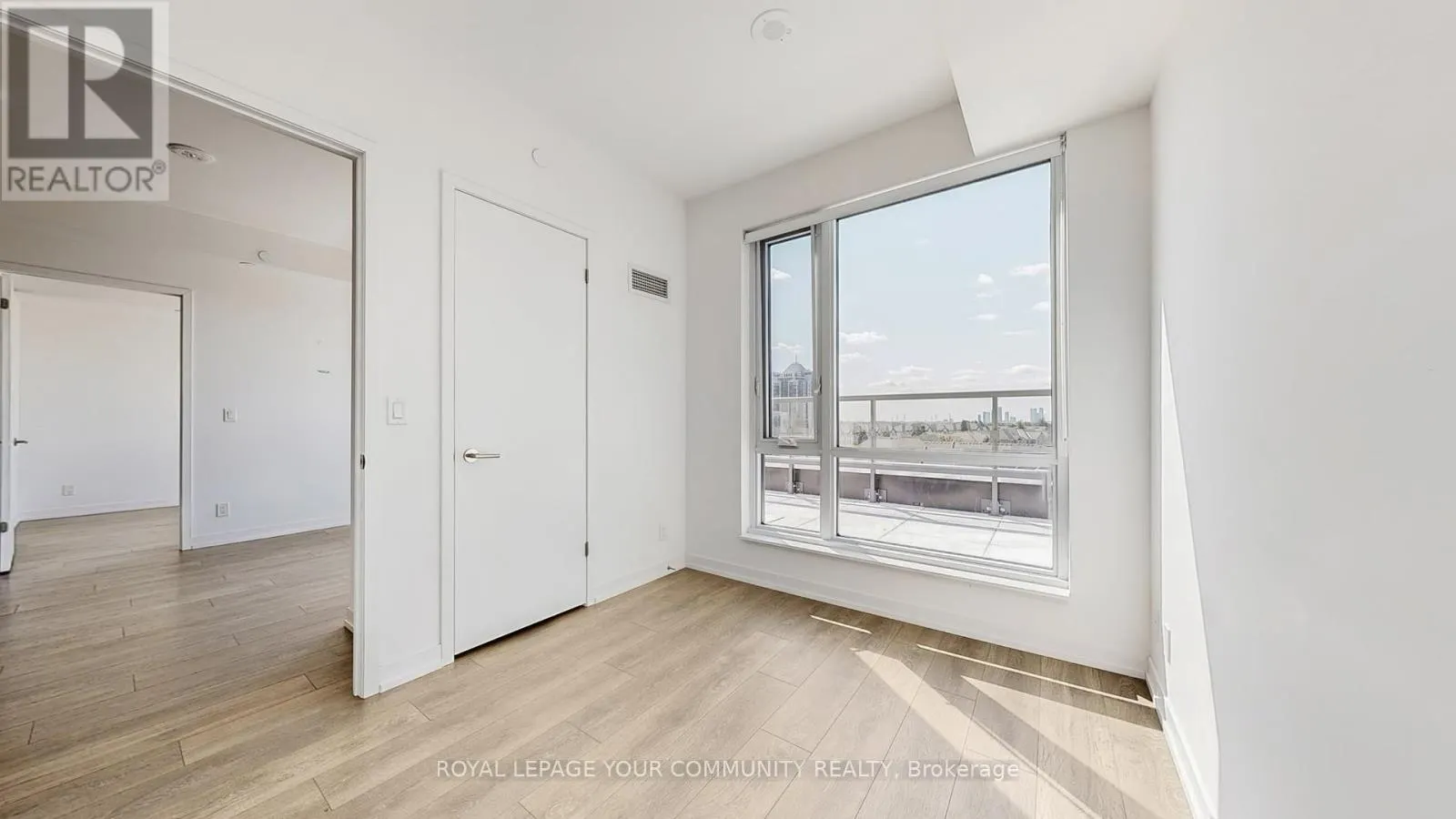 626 - 8 BEVERLEY GLEN BOULEVARD