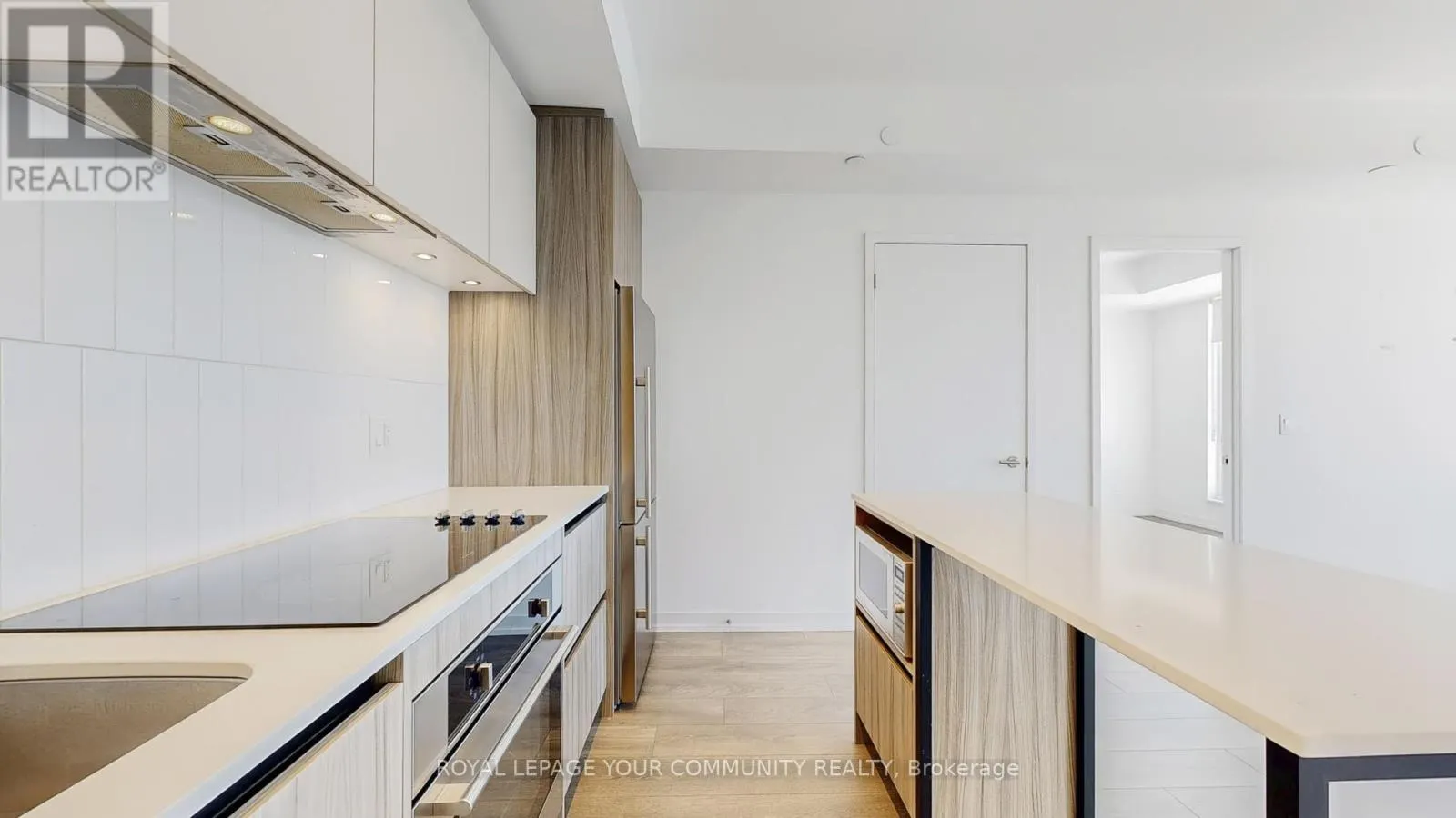626 - 8 BEVERLEY GLEN BOULEVARD