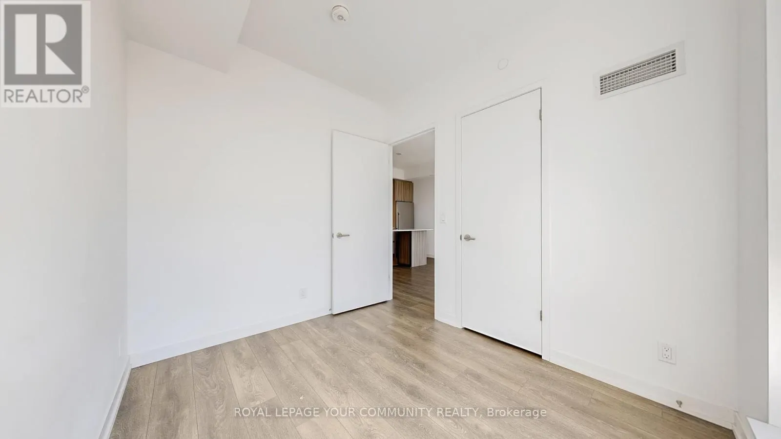 626 - 8 BEVERLEY GLEN BOULEVARD
