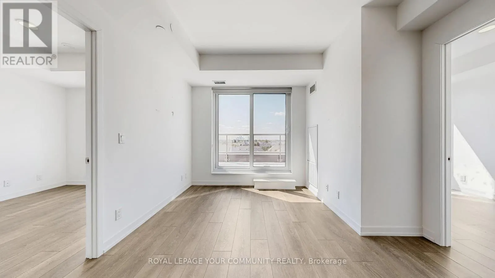 626 - 8 BEVERLEY GLEN BOULEVARD