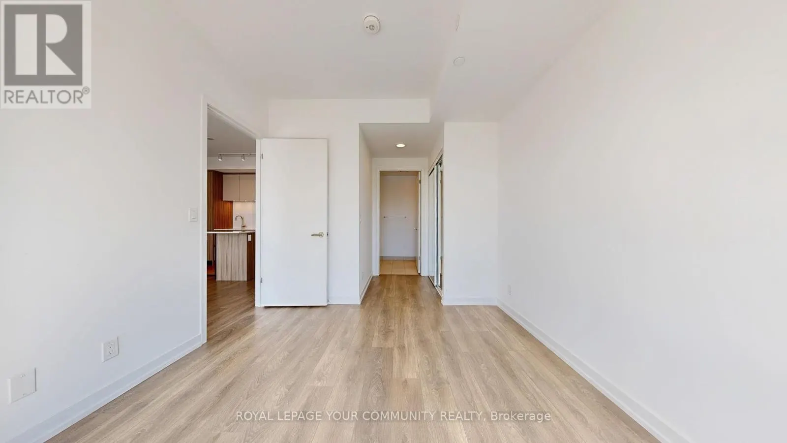 626 - 8 BEVERLEY GLEN BOULEVARD