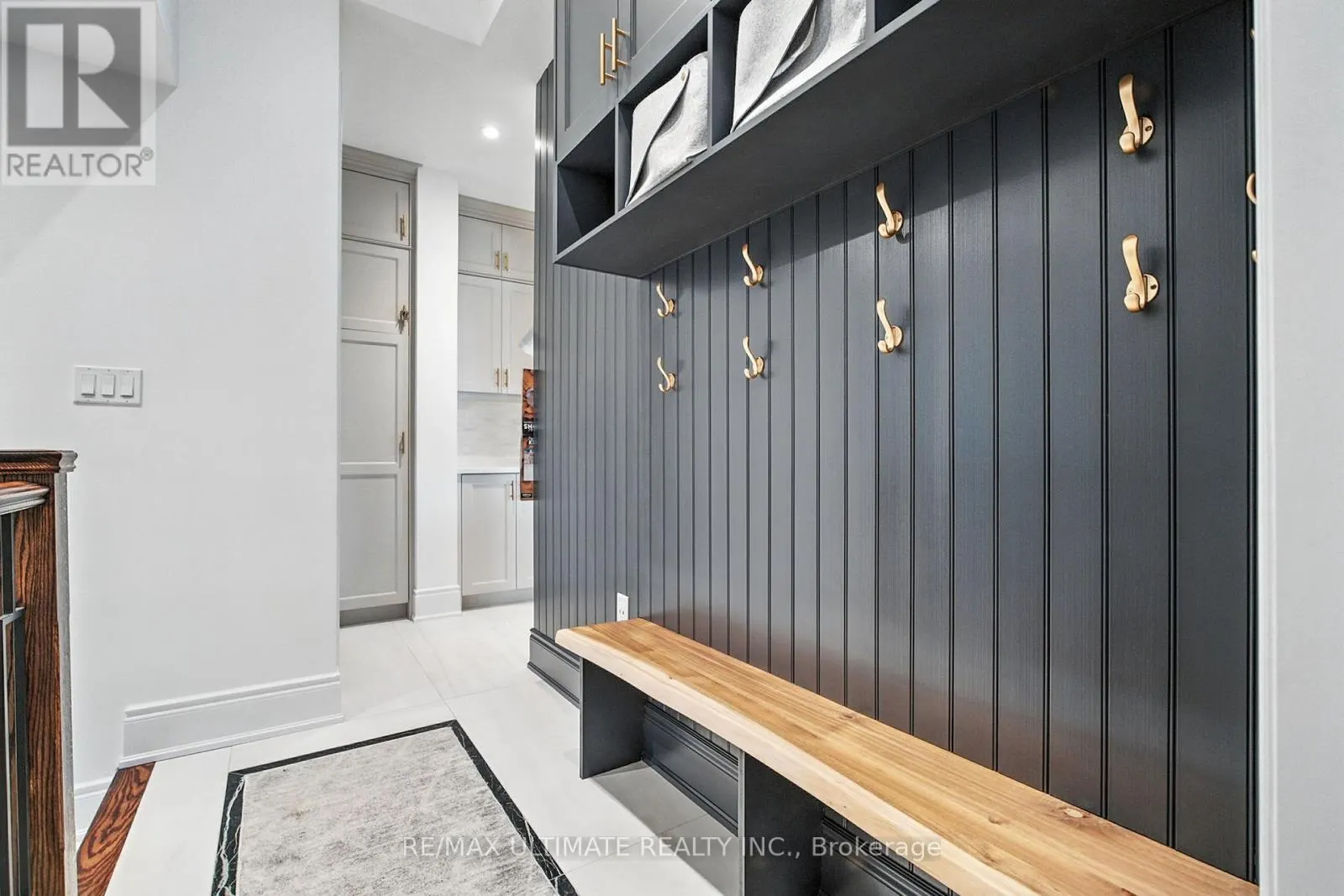 60 CAIRNS GATE