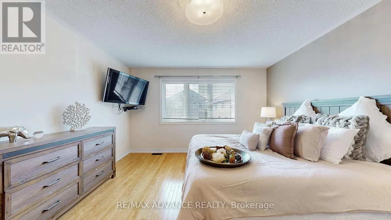 151 LARAMIE CRESCENT