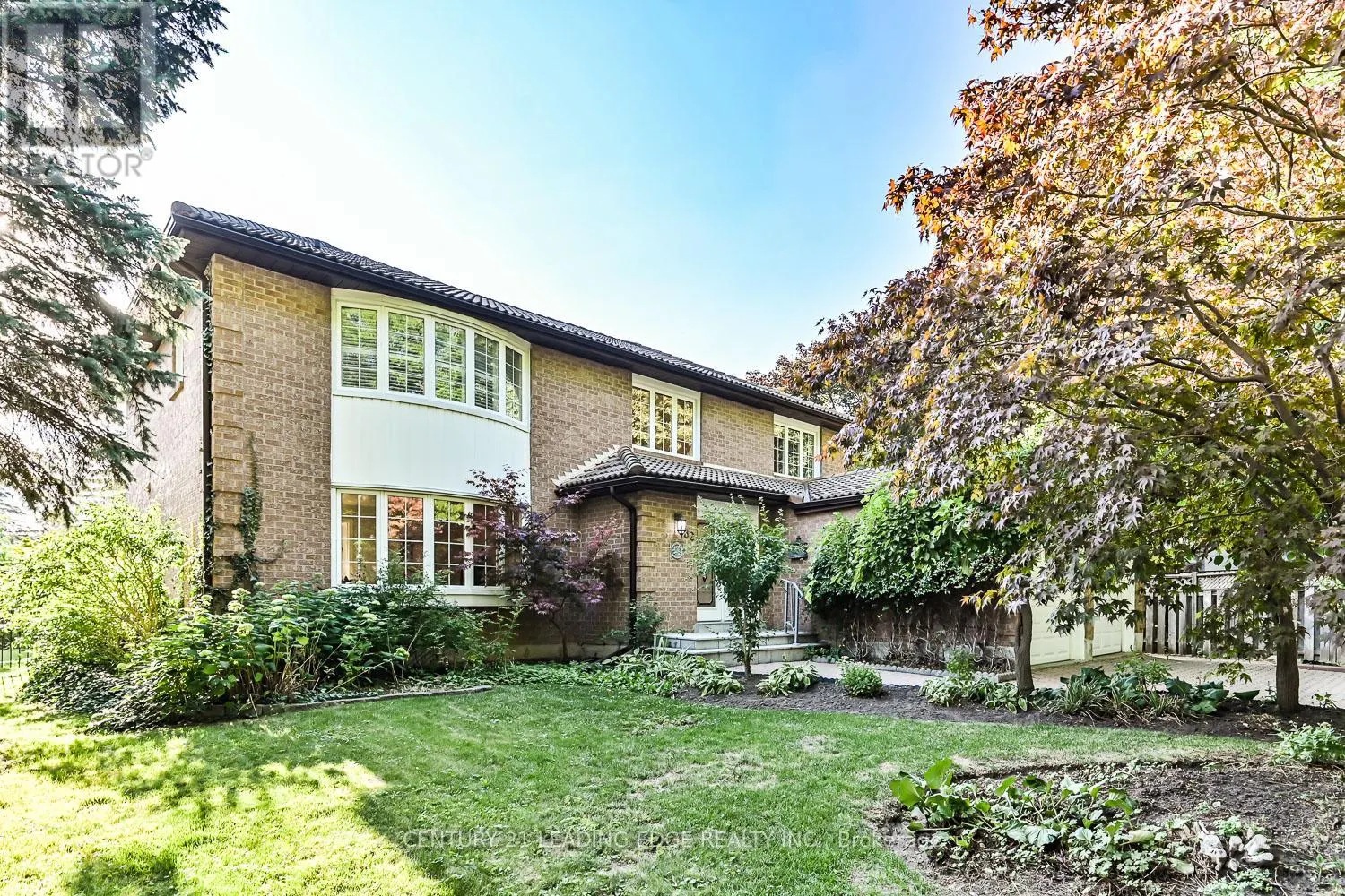 32 ADDINGTON SQUARE