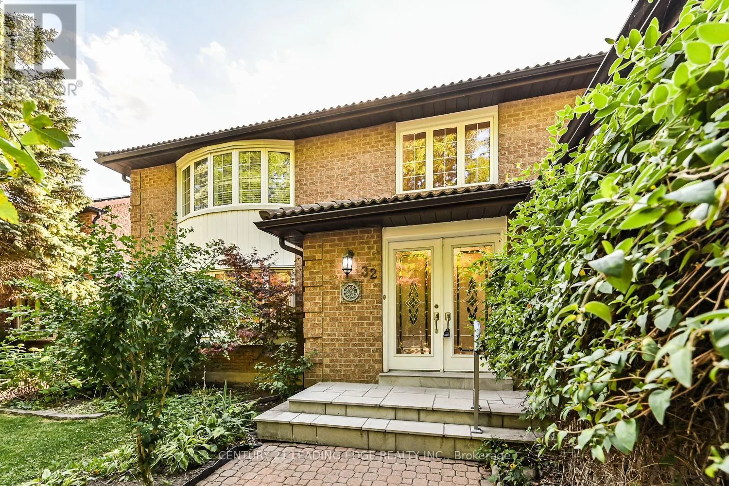 32 ADDINGTON SQUARE