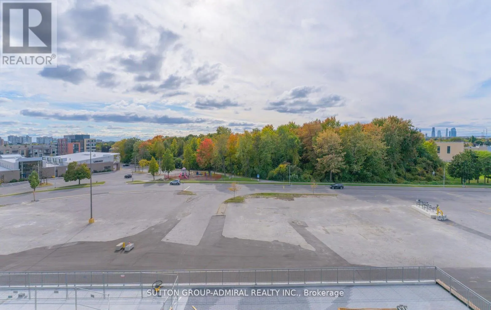A-315 - 30 UPPER MALL WAY