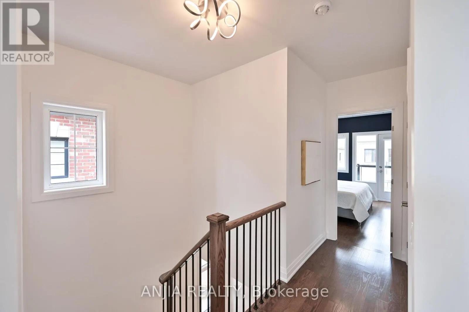 37 DUNCOMBE LANE