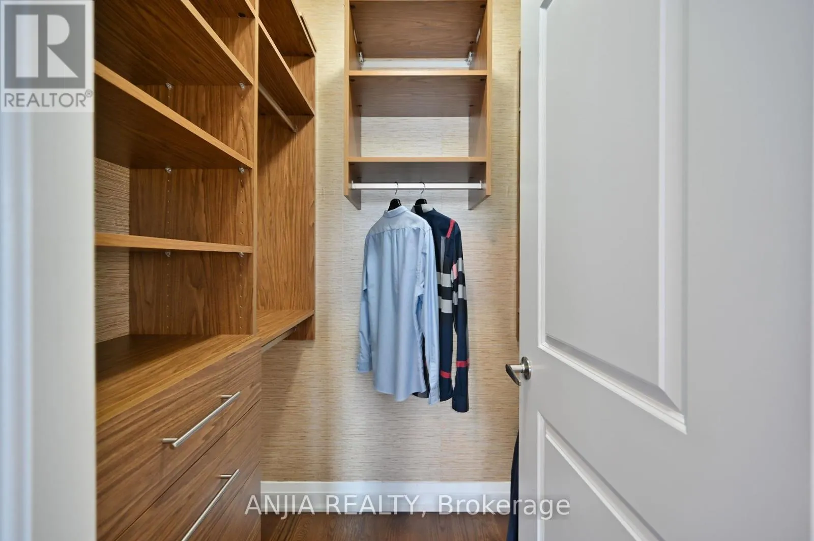 37 DUNCOMBE LANE
