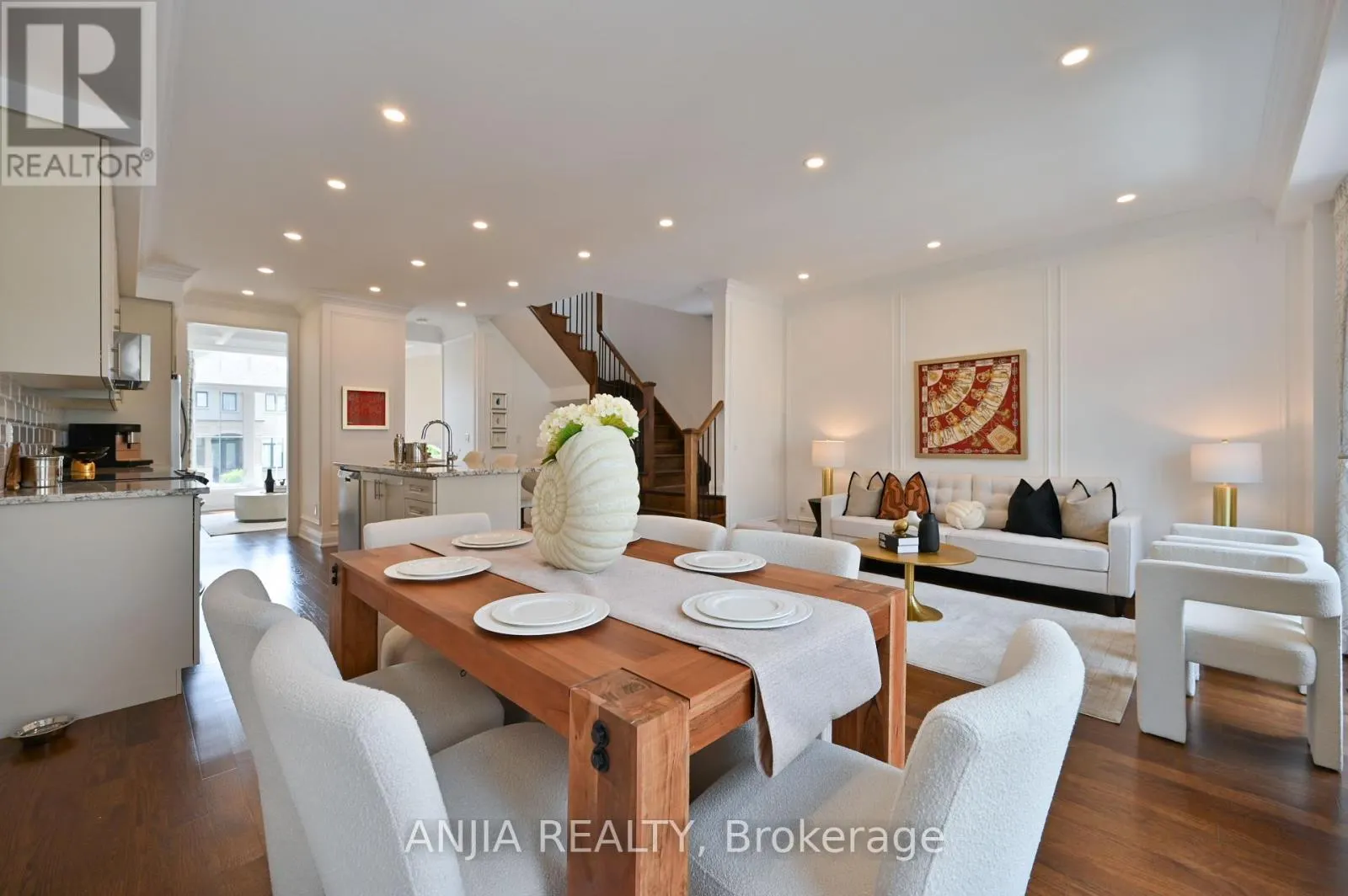 37 DUNCOMBE LANE