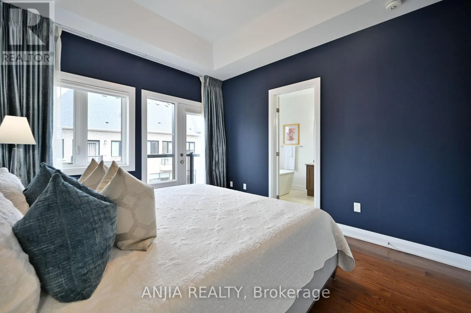 37 DUNCOMBE LANE