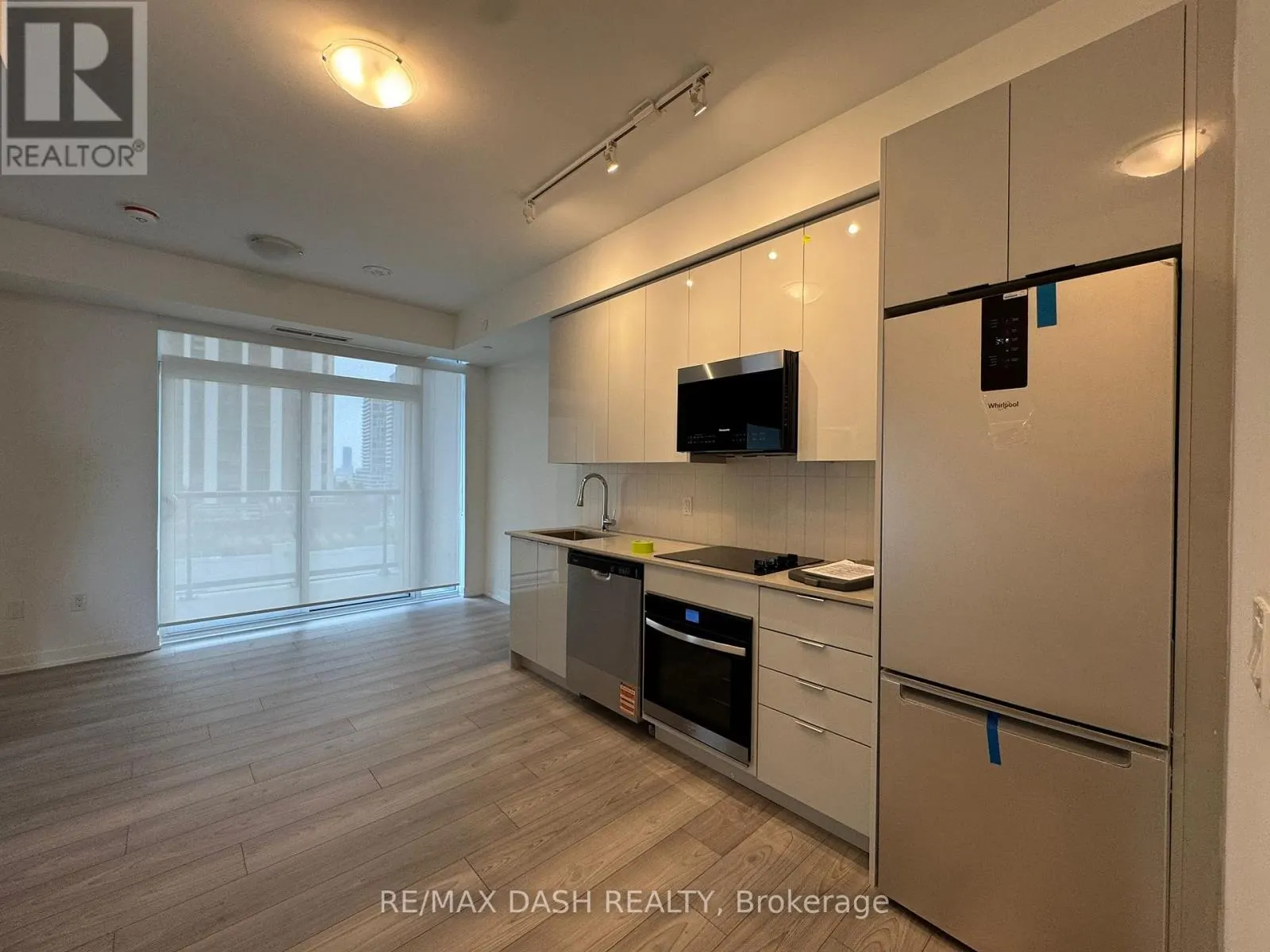 819 - 10 ABEJA STREET