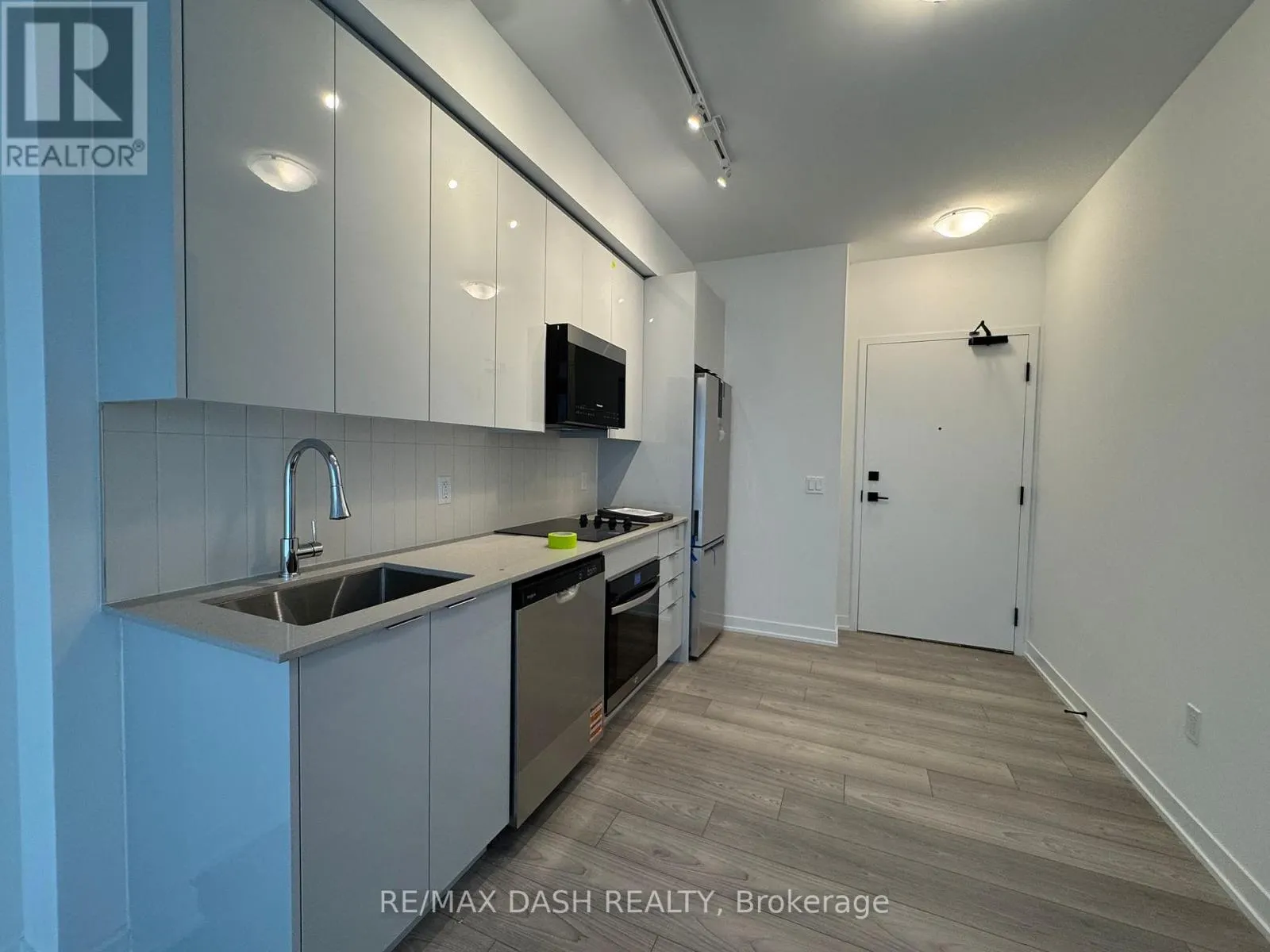 819 - 10 ABEJA STREET