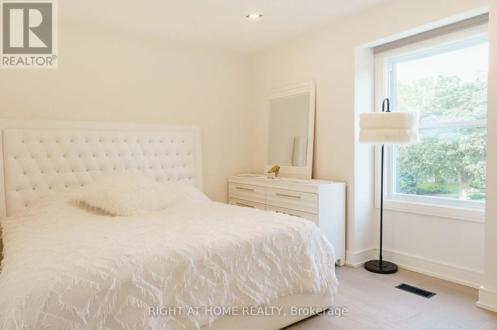 6 LADYSLIPPER COURT