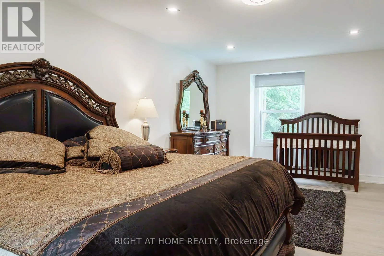 6 LADYSLIPPER COURT