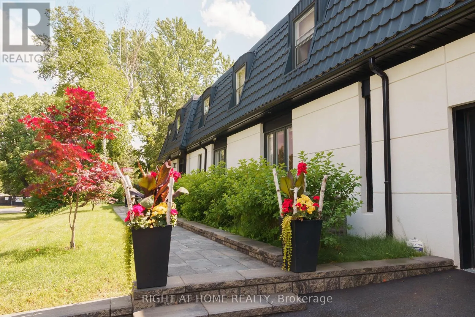6 LADYSLIPPER COURT