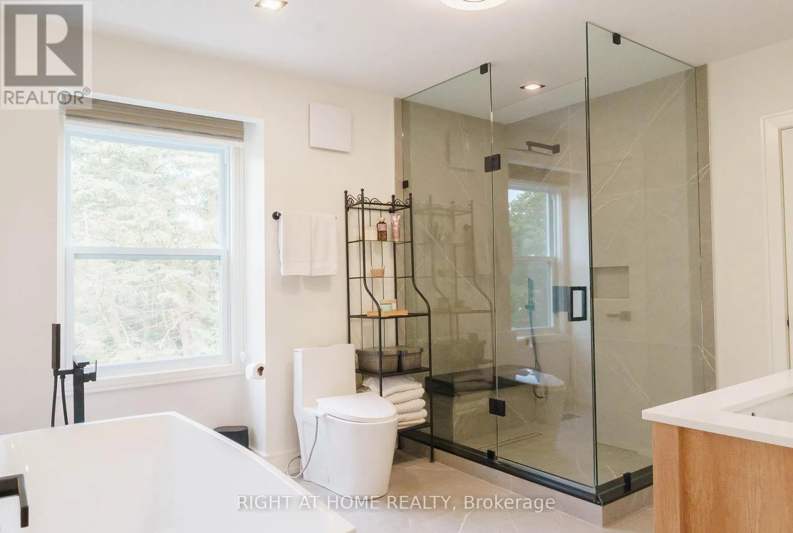 6 LADYSLIPPER COURT