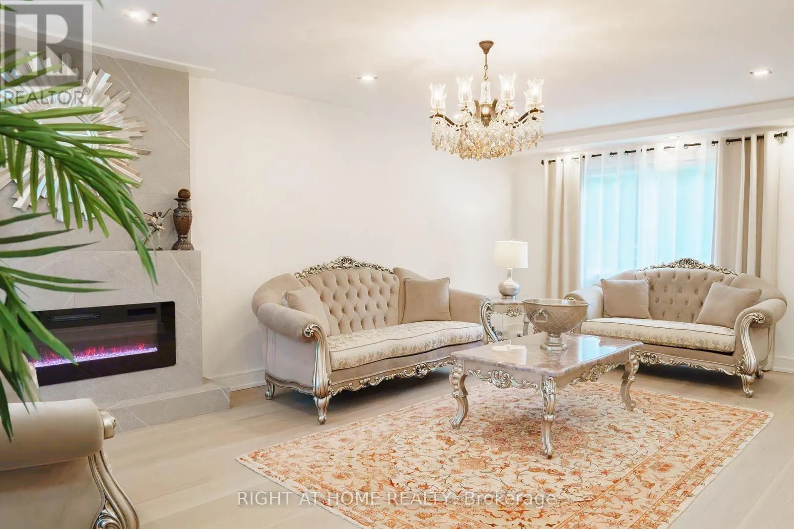 6 LADYSLIPPER COURT