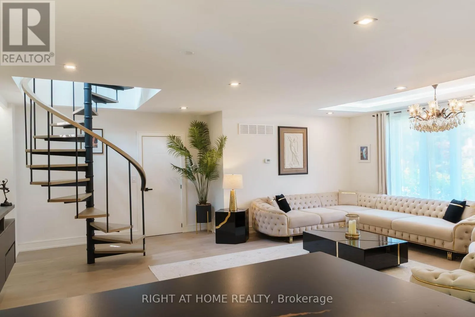 6 LADYSLIPPER COURT