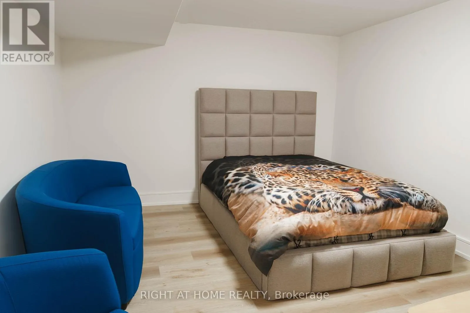6 LADYSLIPPER COURT
