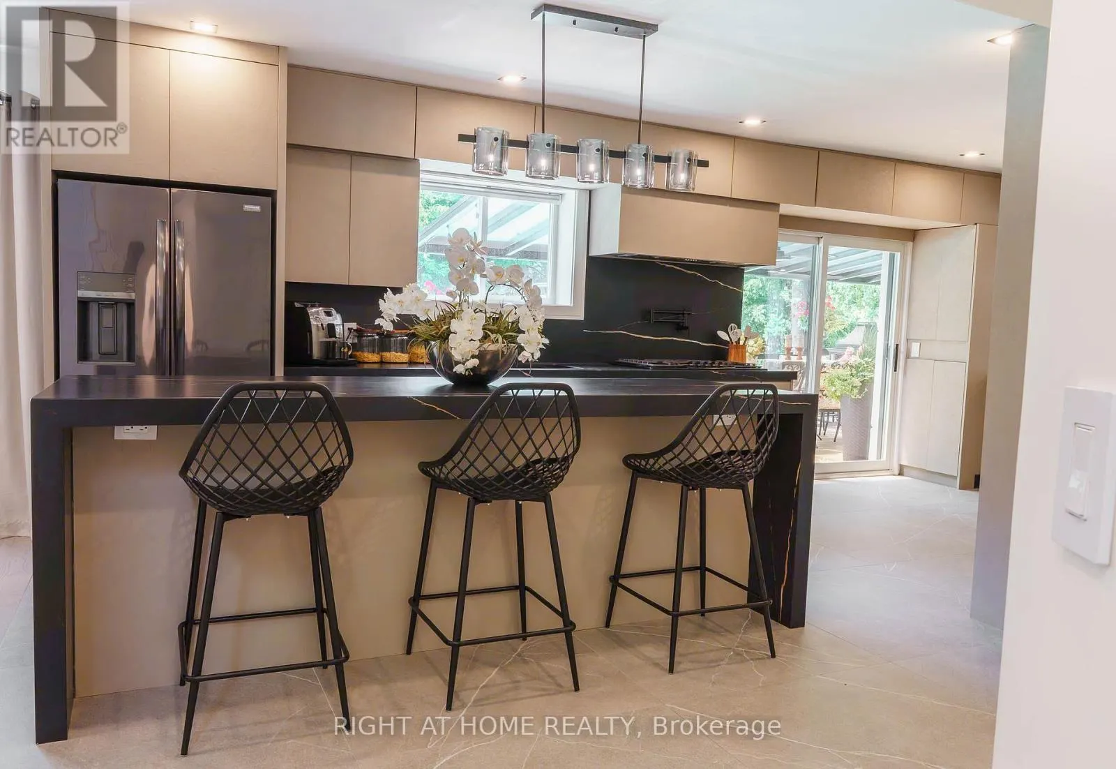6 LADYSLIPPER COURT