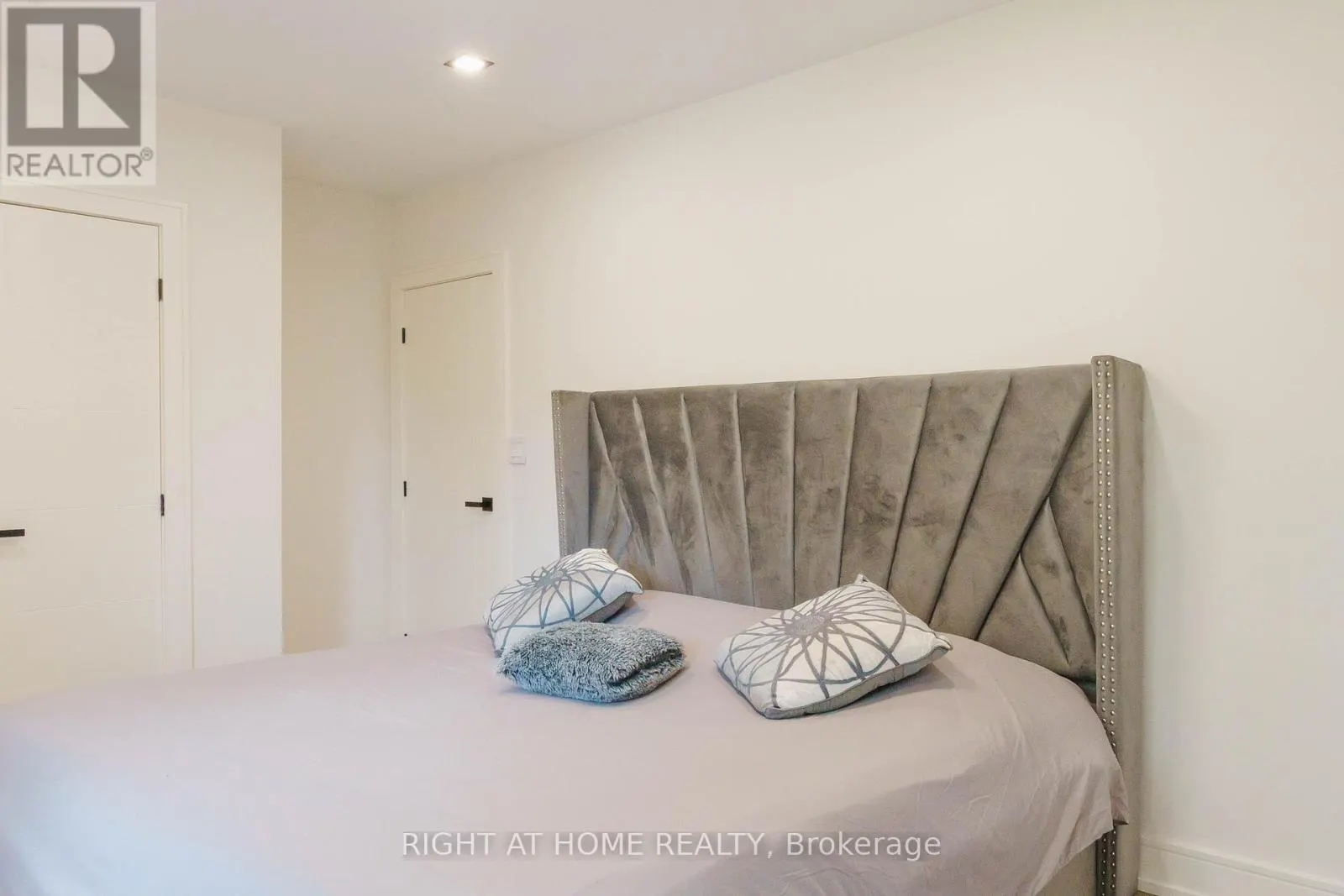 6 LADYSLIPPER COURT
