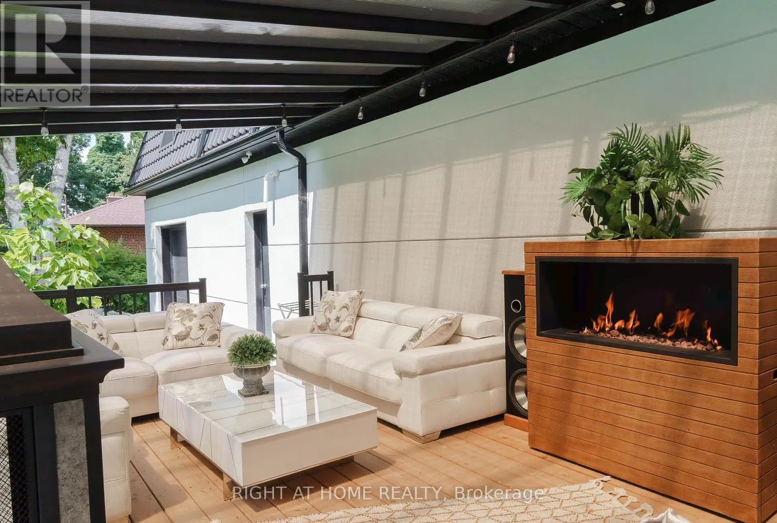 6 LADYSLIPPER COURT
