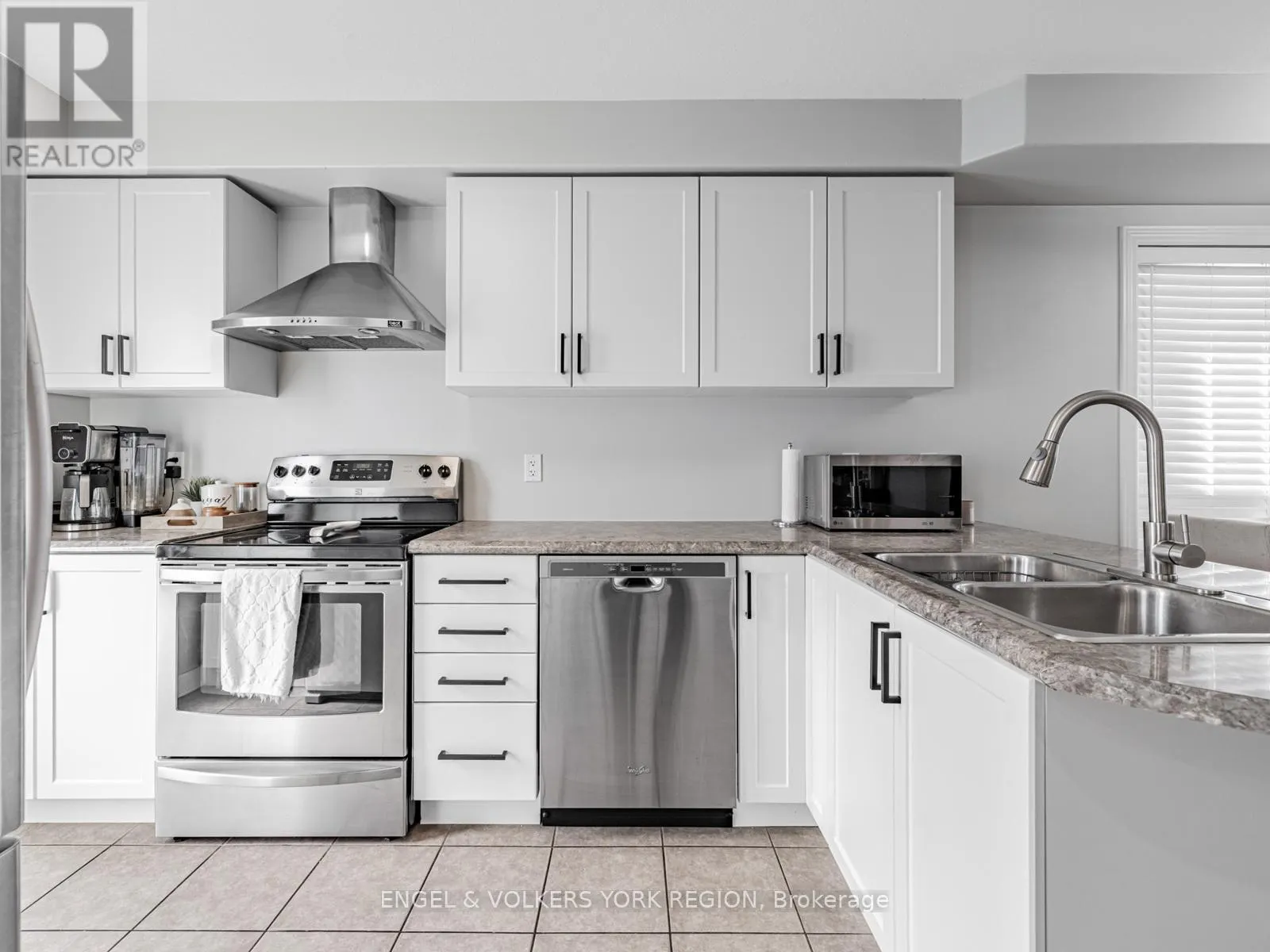 176 BANTING CRESCENT