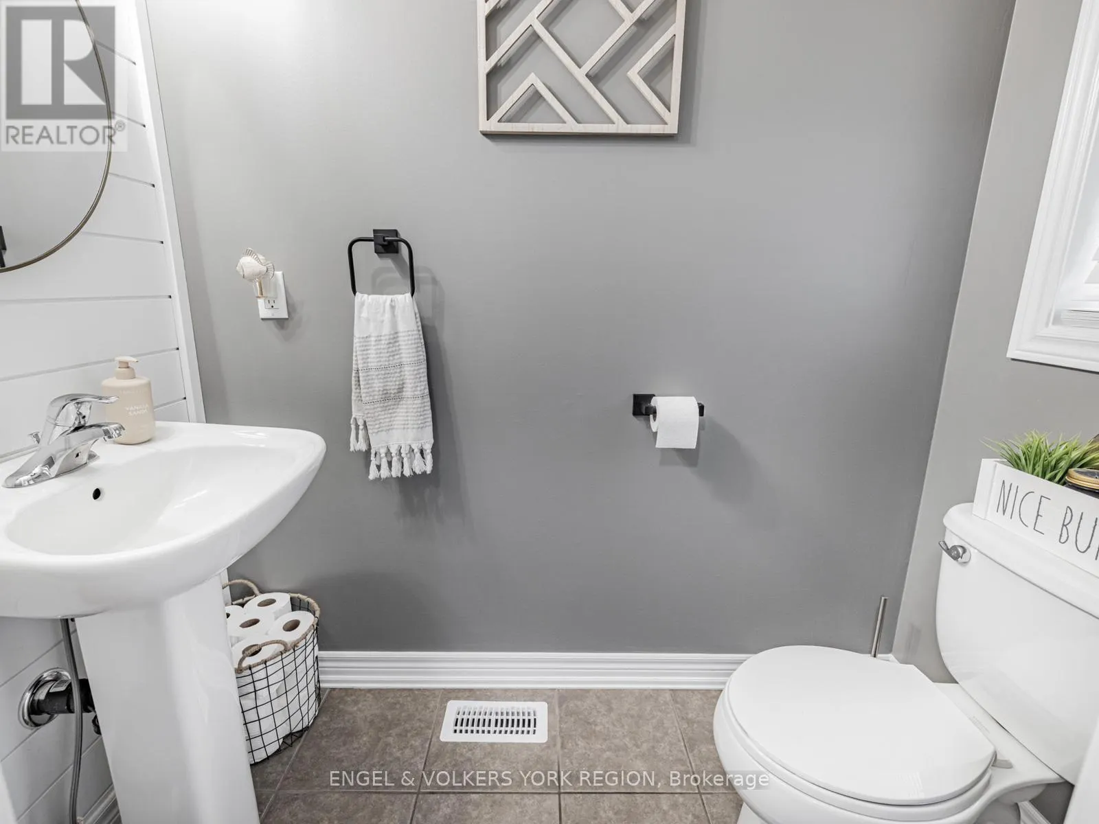 176 BANTING CRESCENT