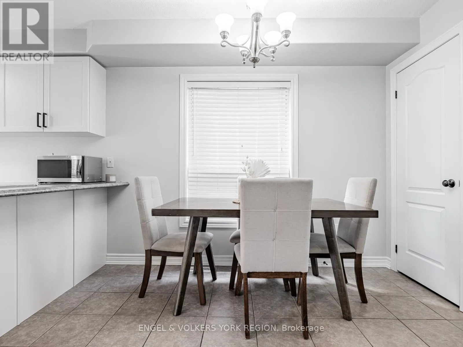 176 BANTING CRESCENT