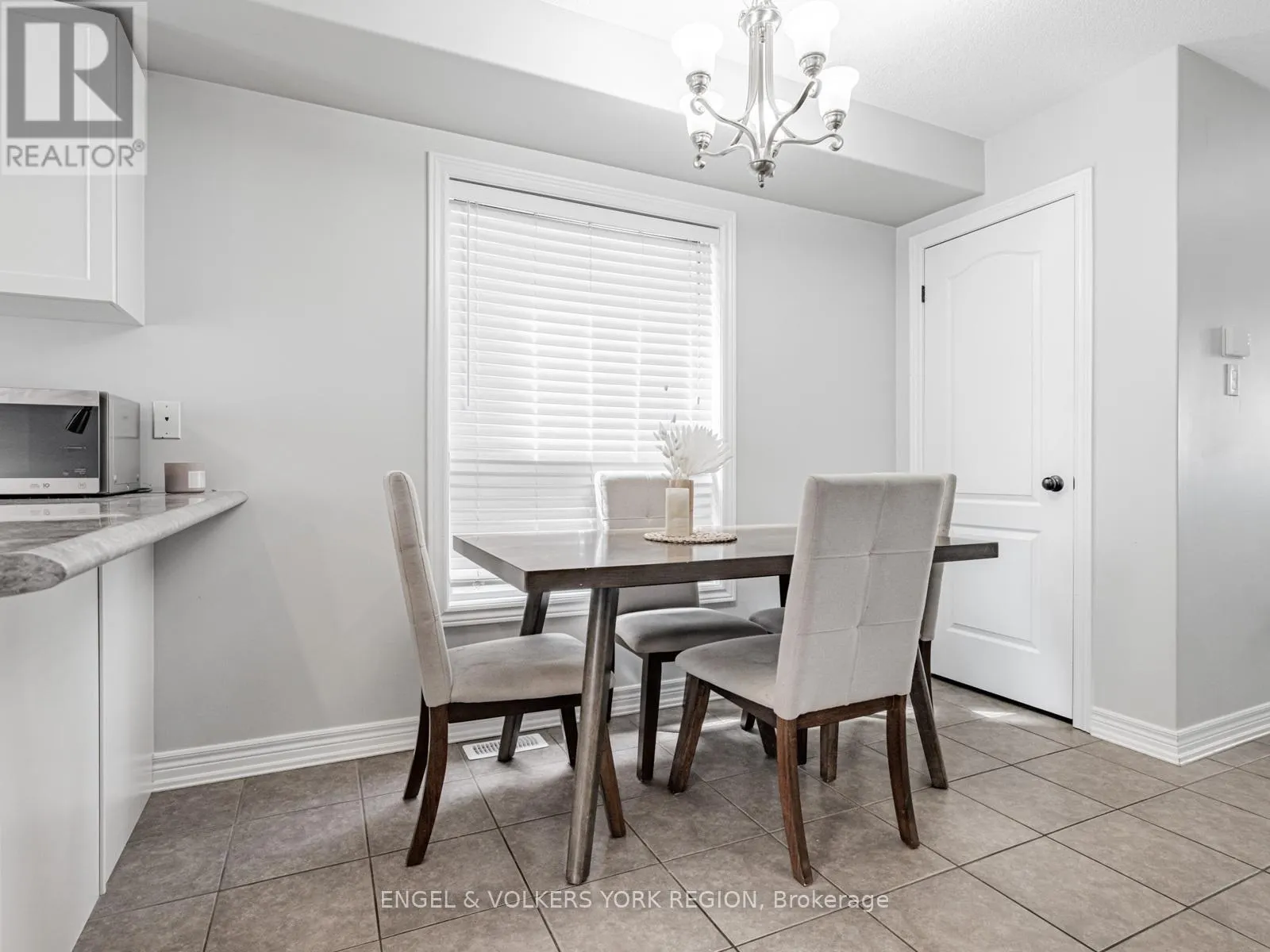 176 BANTING CRESCENT