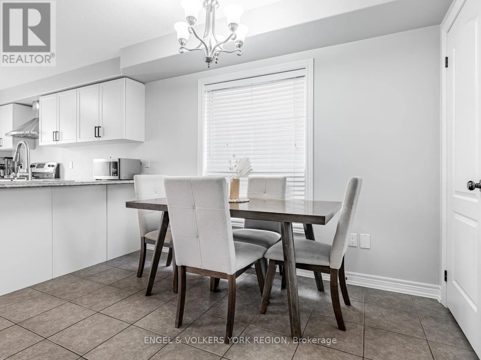 176 BANTING CRESCENT