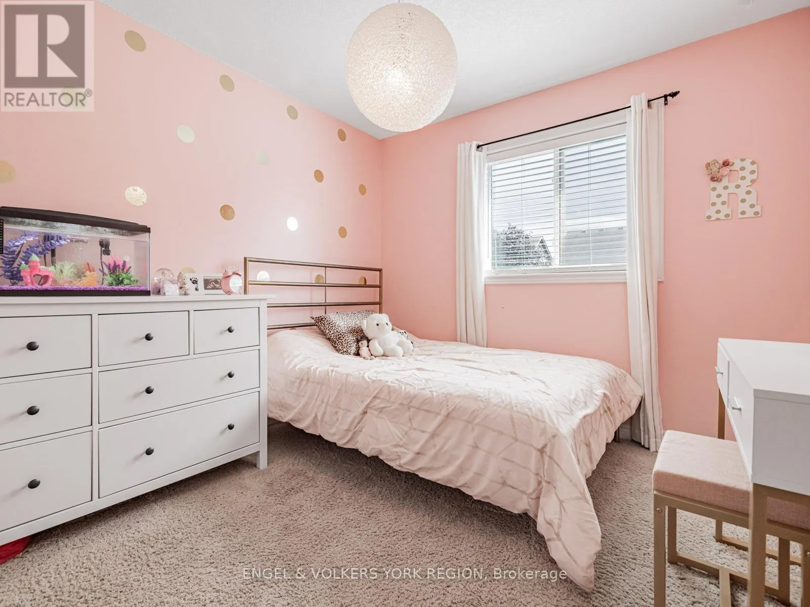 176 BANTING CRESCENT